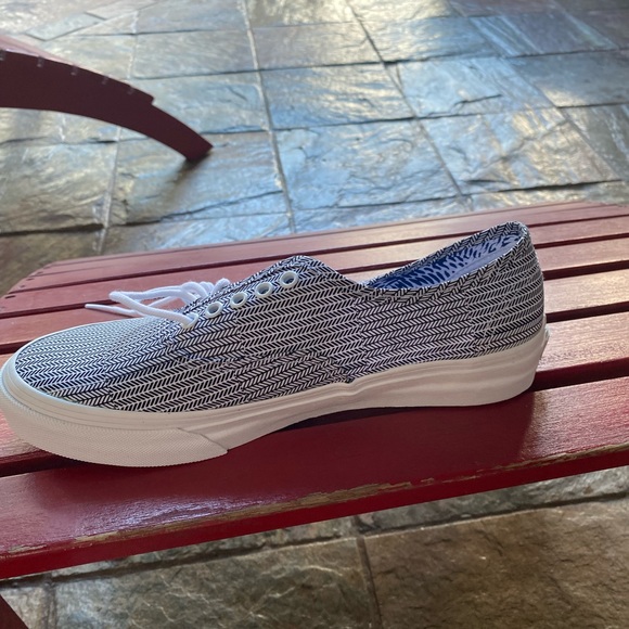 NEW IN BOX VINTAGE LADIES VANS 8.5 - Picture 5 of 6